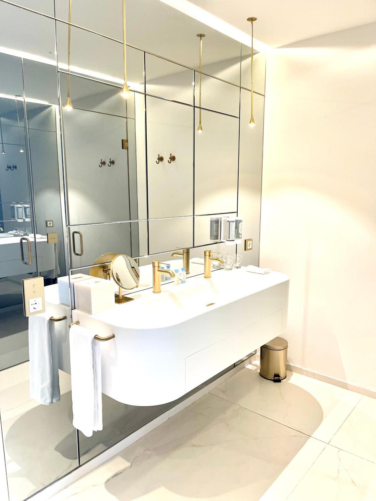 Luxury Suites & Apartments Mondrian Market Square II Варшава Экстерьер фото