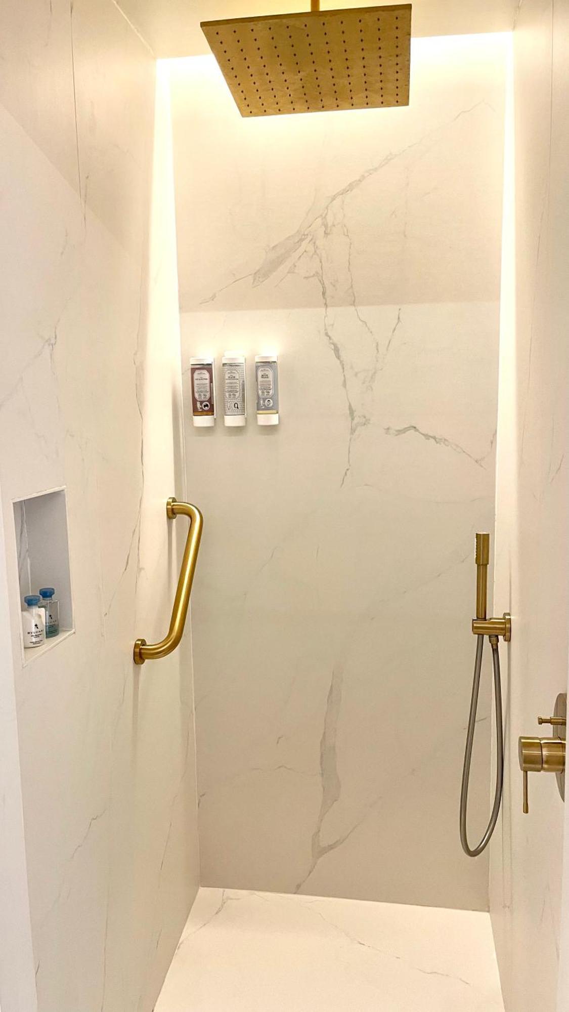 Luxury Suites & Apartments Mondrian Market Square II Варшава Номер фото